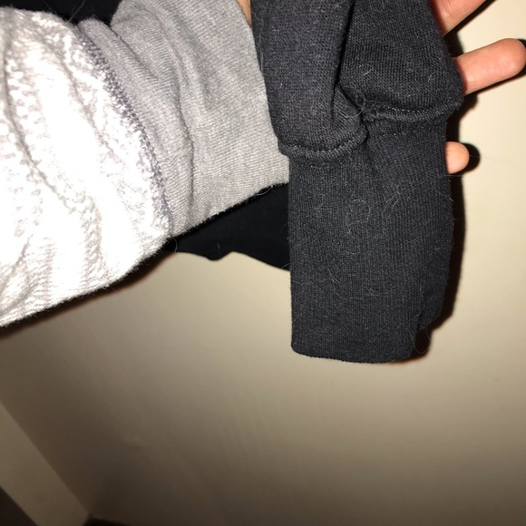 4her by Carl banks cavs sweater - Picture 4 of 7